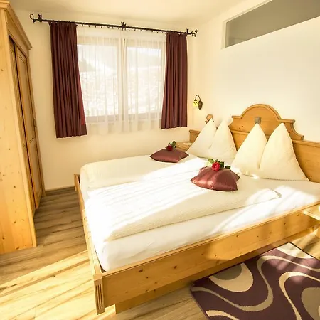 弗拉绍水晶石公寓 *