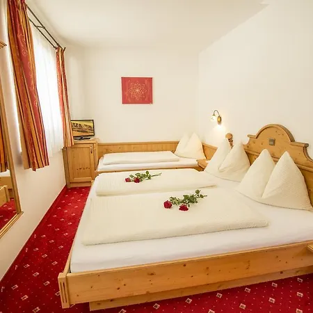 弗拉绍水晶石公寓 *